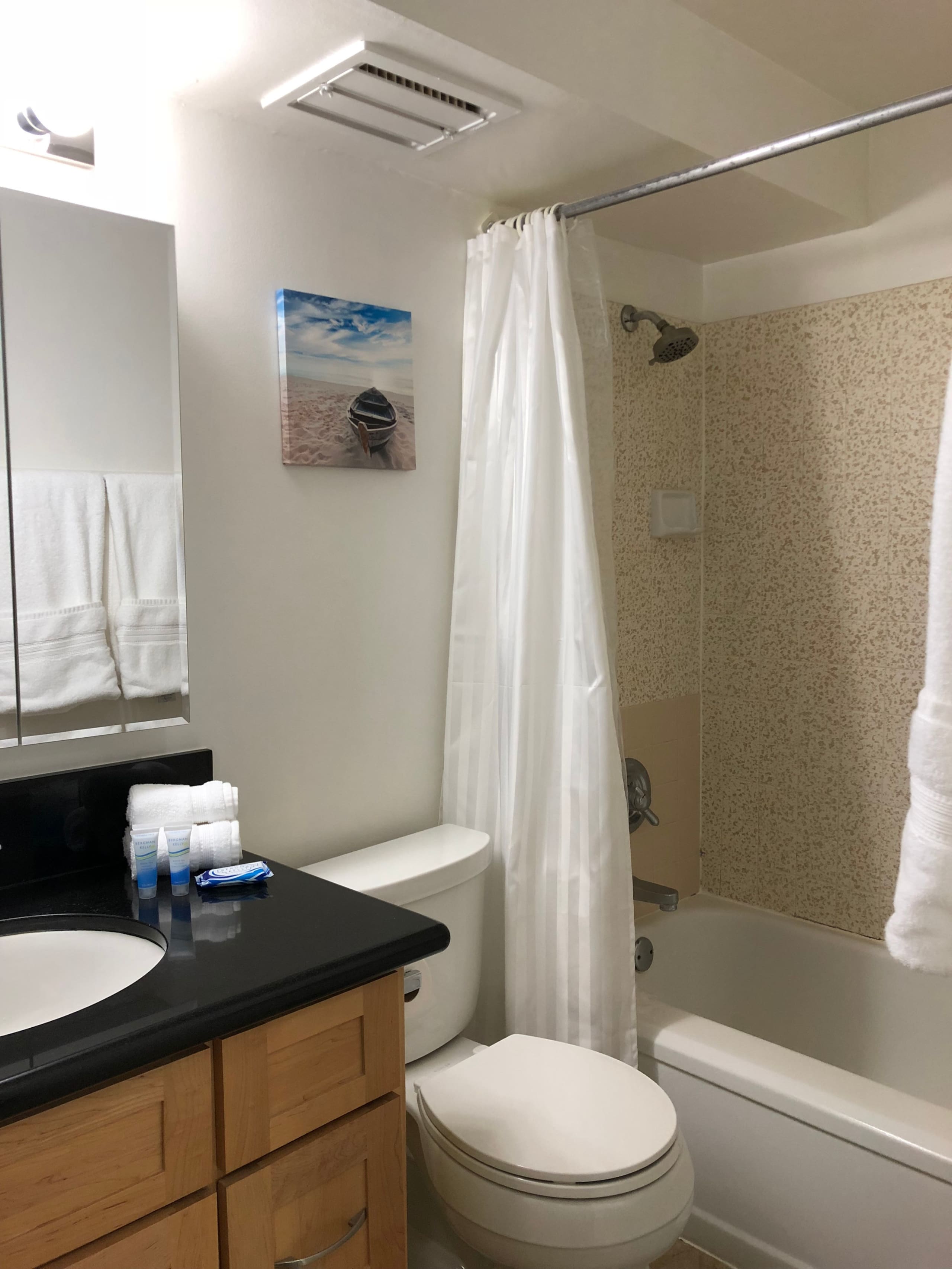 Condo in Honolulu · ★4.86 · Studio · 1 bed · 1 bath - Image 11