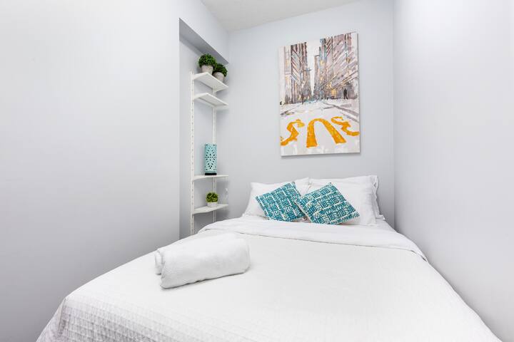 ModernLuxuryHighrise w/Parking – Maple Leaf Square gallery image 5