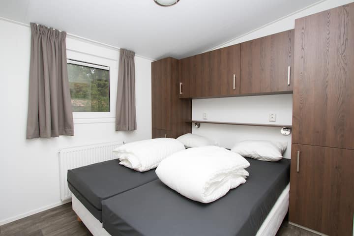 Chambre principale avec sommiers à ressorts