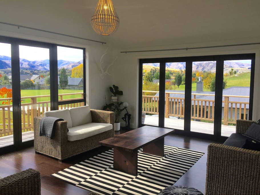 Second lounge/ sunroom with views towards Coronet Peak & the Crowne Range
