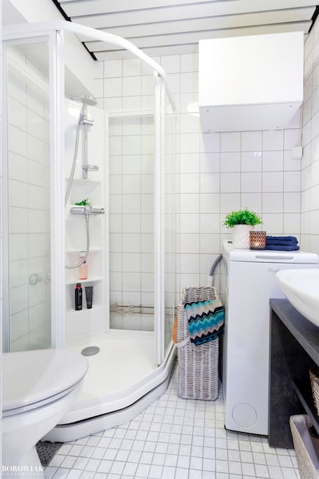 Bathroom with washing machine