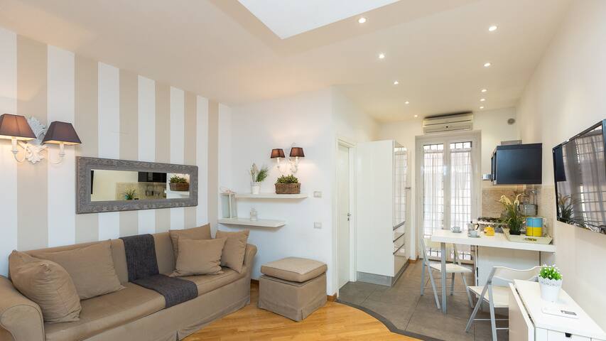 Rental in Rome – Via Vittoria / Spanish Steps gallery image 3