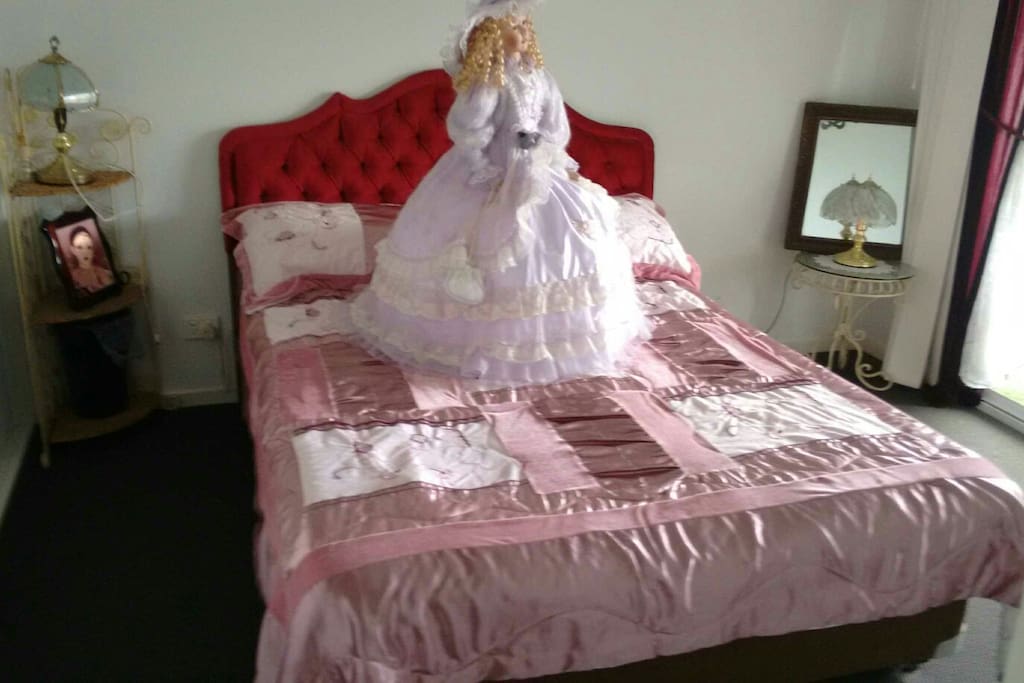 Guest Bedroom (Doll optional)