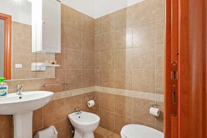 HOUSE TO VATICAN gallery image 3