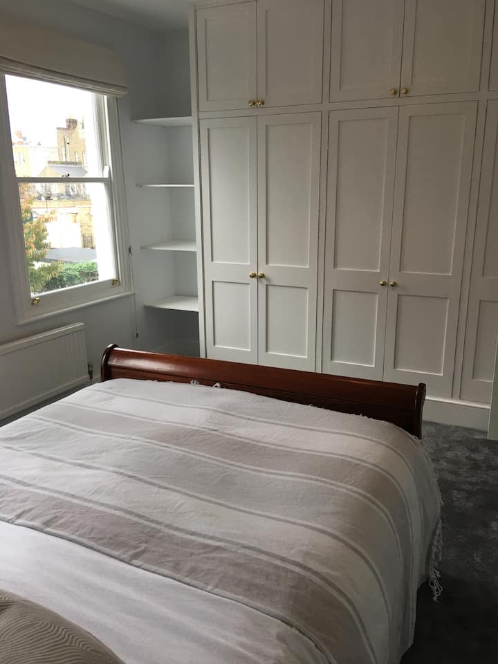 主卧-大量存储空间。