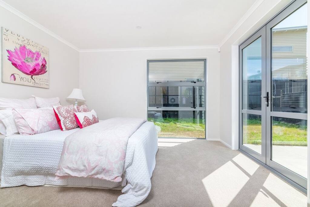 This is the letting room, with curtains and blinds.