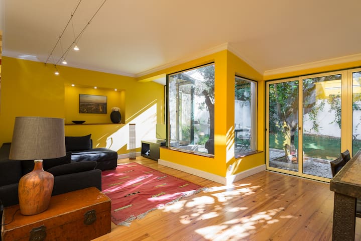 The luxury of a patio and a garden in centre town