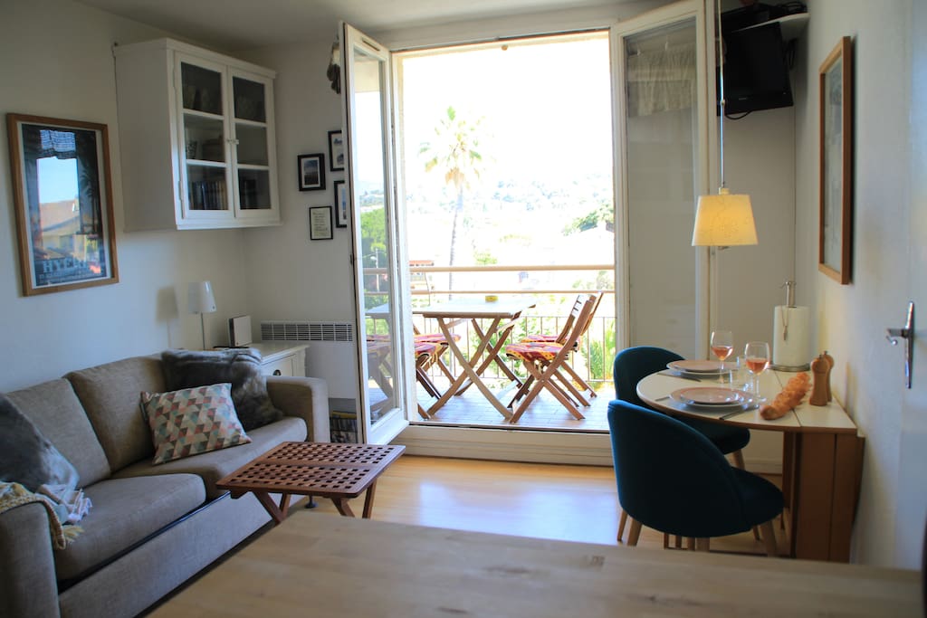 The living room with a view to the balcony