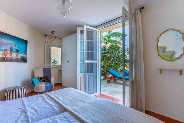 Bedroom with french windows & tropical garden views