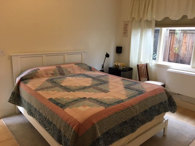 1 Bedroom Downtown Palo Alto