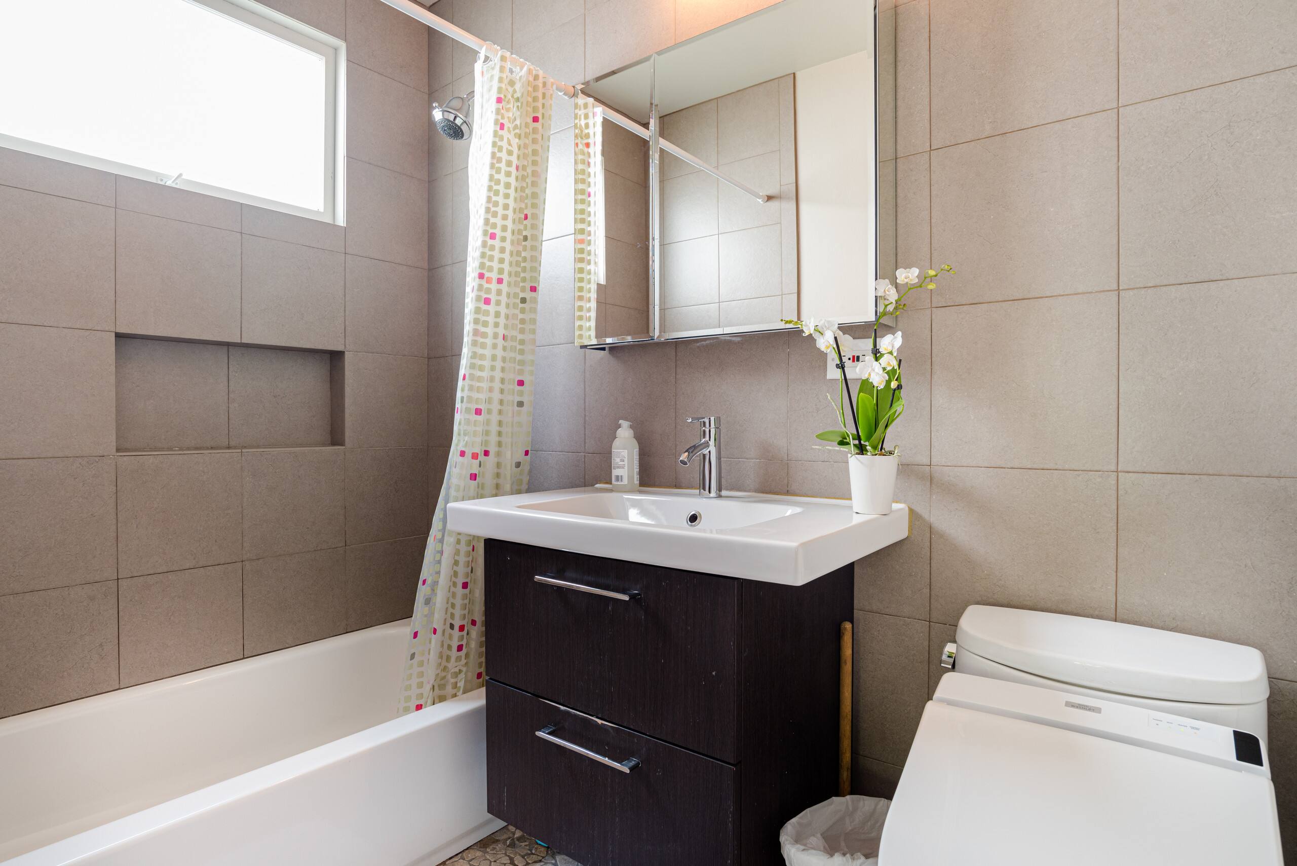 Home in San Francisco · ★4.94 · 4 bedrooms · 4 beds · 3 baths - Image 23