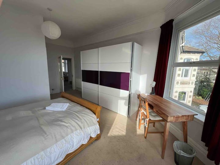 Kingsize En Suite Bedroom Near City Centre - Bristol