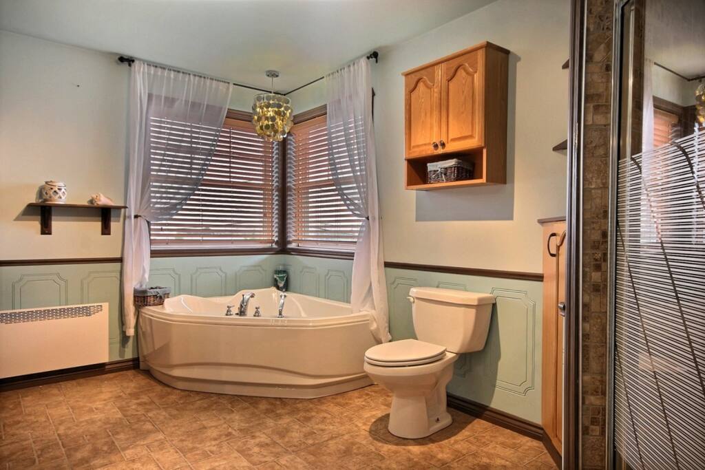 Salle de bain avec douche