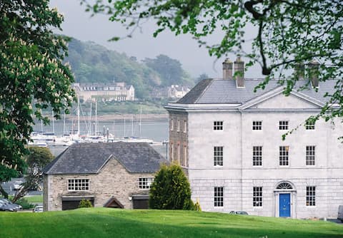 Crosshaven House Cork
Welcoming Georgian Residence