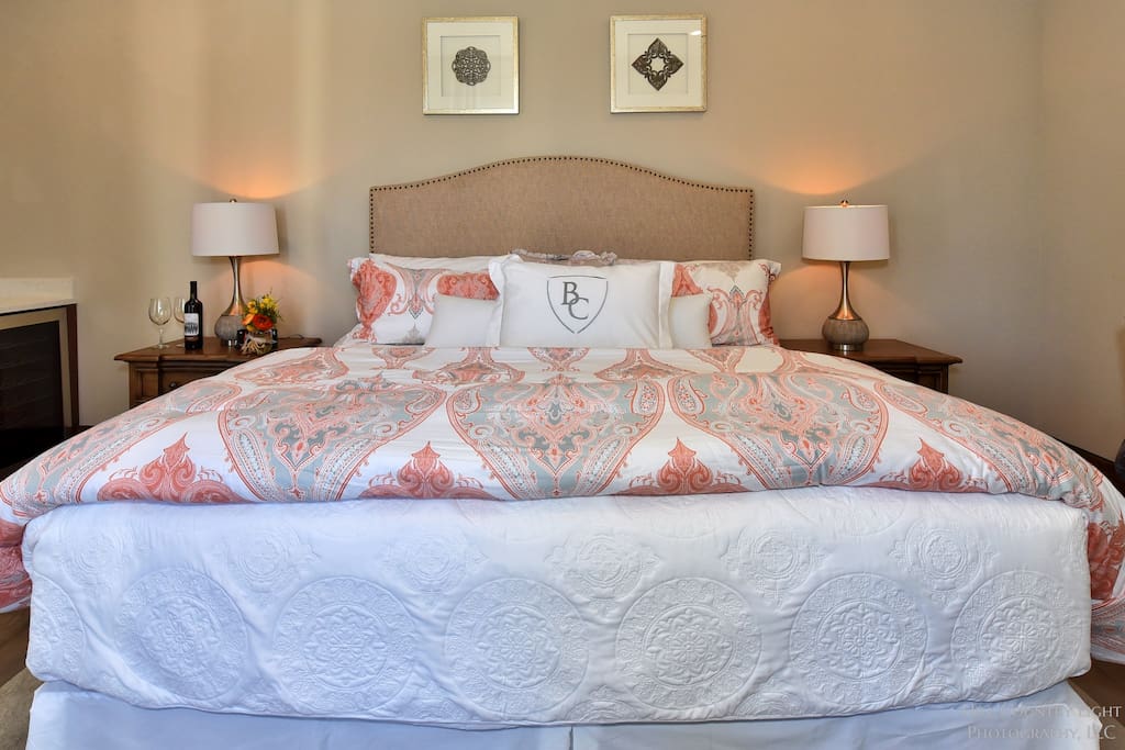 (Guest room)