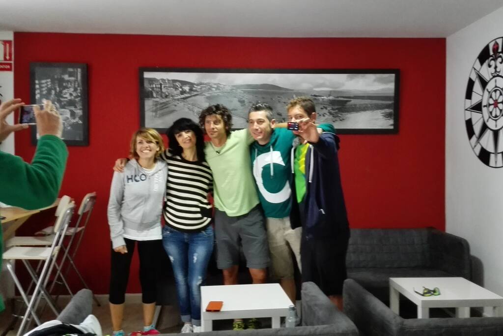 Podrás encontrarte con gente sana y divertida con la que podrás charlar en la zona común