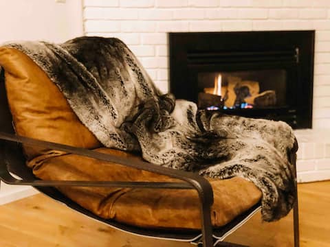 Popular Airbnb listing: Ski-In Mountain Modern Unique & Fun in Snowmass Village