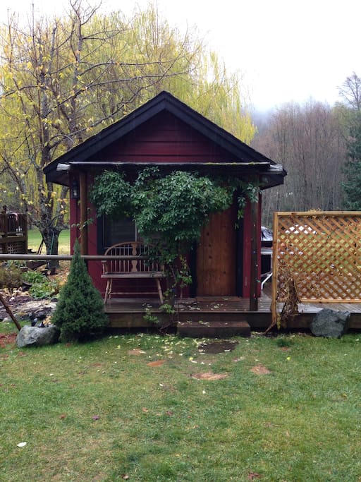Cozy self contained cabin Cottages for Rent in Pemberton , British