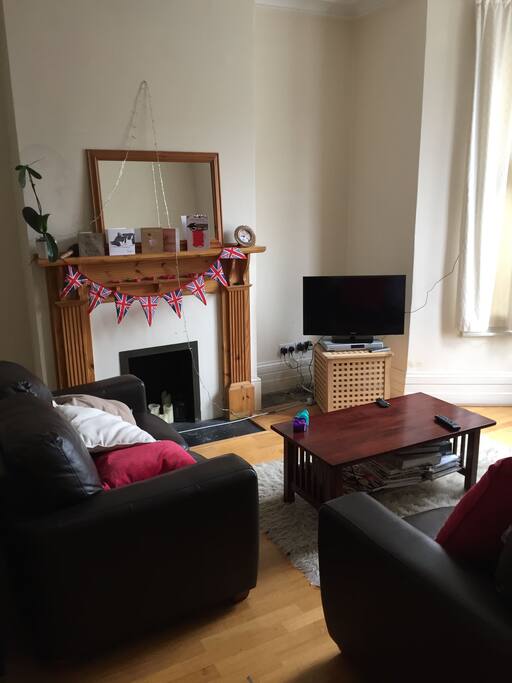 Sunny, homely shared living room. Dining-room attached!