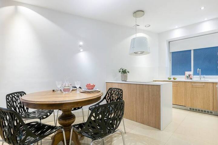 Stunning 3 bedroom apartment next to Retiro Park gallery image 5