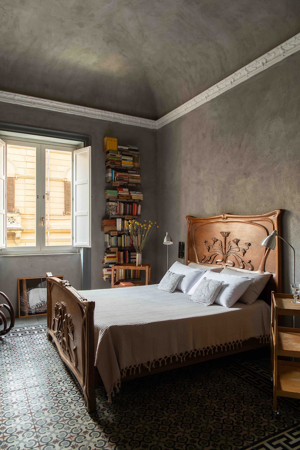 A designer's Art Nouveau flat lined with books, Palermo, Sicily, Italy, photo 7 of 10