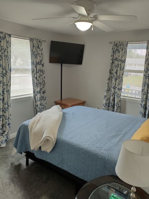 Popular Airbnb listing: Perfect get away home fully stocked in North Tampa