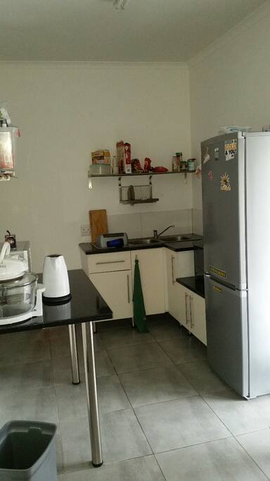 CLEAN, MODERN KITCHEN
