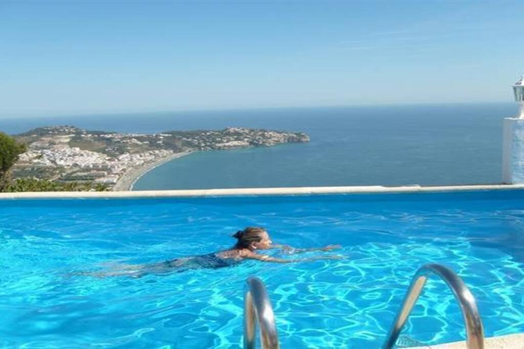 Panorama von der Pool - Terrasse und Wintergarten