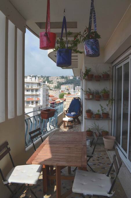 Bouquiner en terrasse