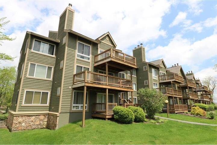 Summit Vista - Hidden Valley Ski in/Ski out 2 bdrm