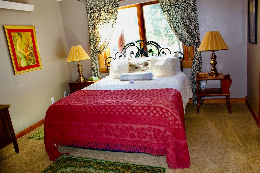 Garden Level, Queen Bedroom 1
