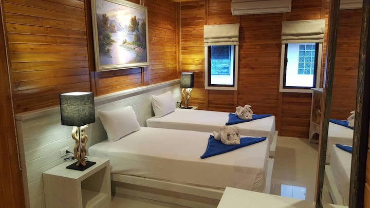 חדר שינה רביעי,שתי מיטות יחיד בקומה 2 עם מזרן קפיצי איכותי.