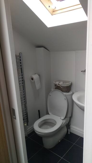 Sliding door to en suite bathroom