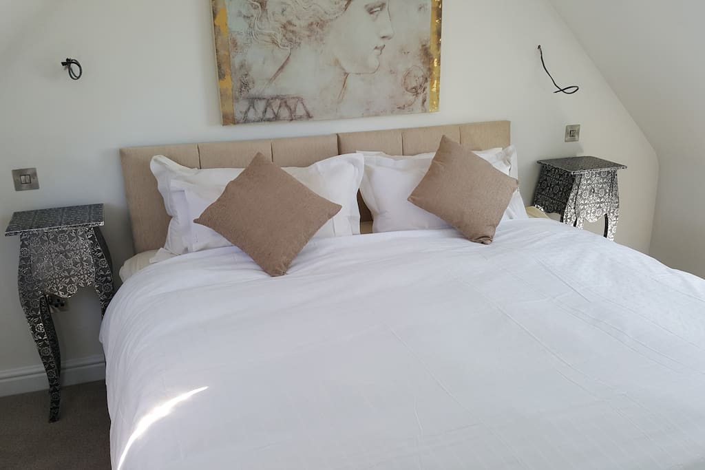 Bedroom with superking bed that can split into 2 singles