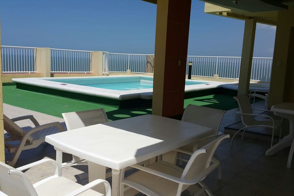 Pool Lounge 2