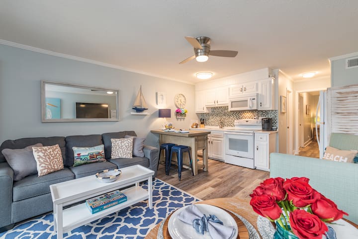 Ocean Front Resort Condo Sleeps 6