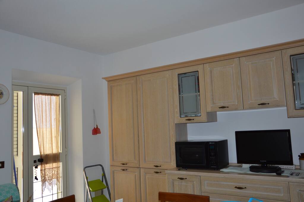 Cucina con cortile