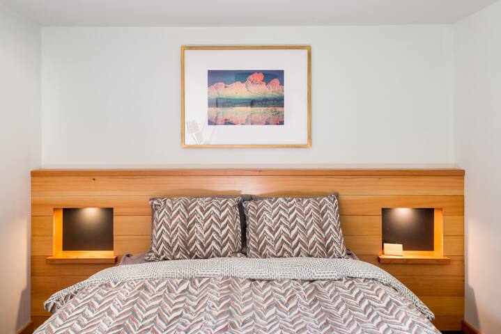 Golden Solarium – Entire Fremont Home w/ AC & Gym gallery image 5