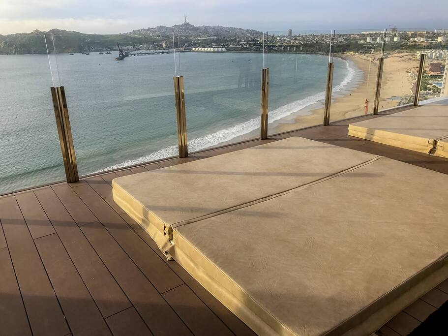 Vista playa y jacuzzi