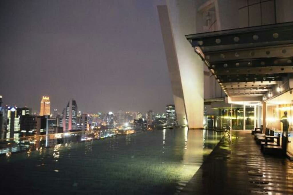 Infinity swimming pool