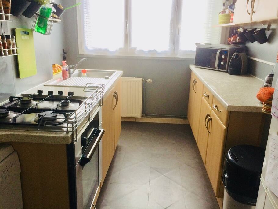 Cuisine équipée de tout le nécessaire pour cuisiner