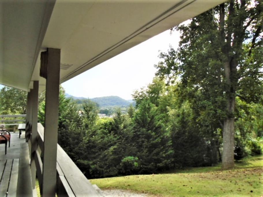 BEAUTIFUL MOUNTAIN VIEWS FROM THE COVERED PORCH