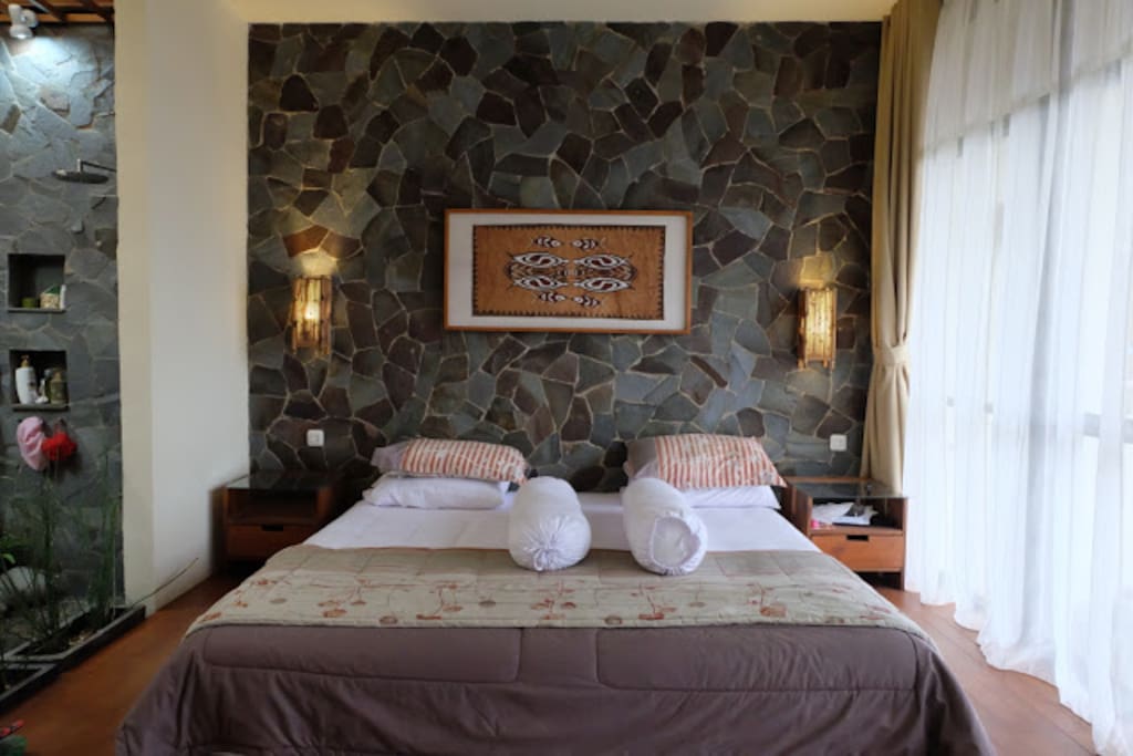 kamar utama kayu manis