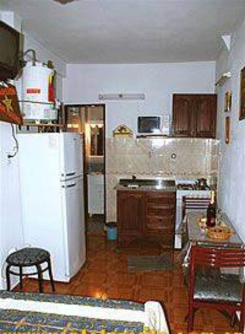 Horno a gas, heladera con freezer y microondas