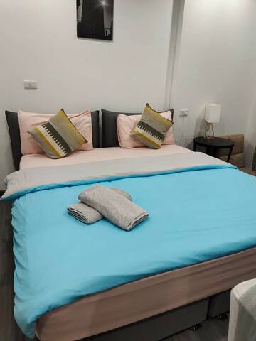 The Rich gallery image 4