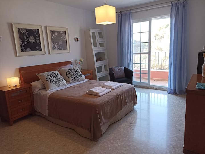 Glavna spavaća soba. (na katu).