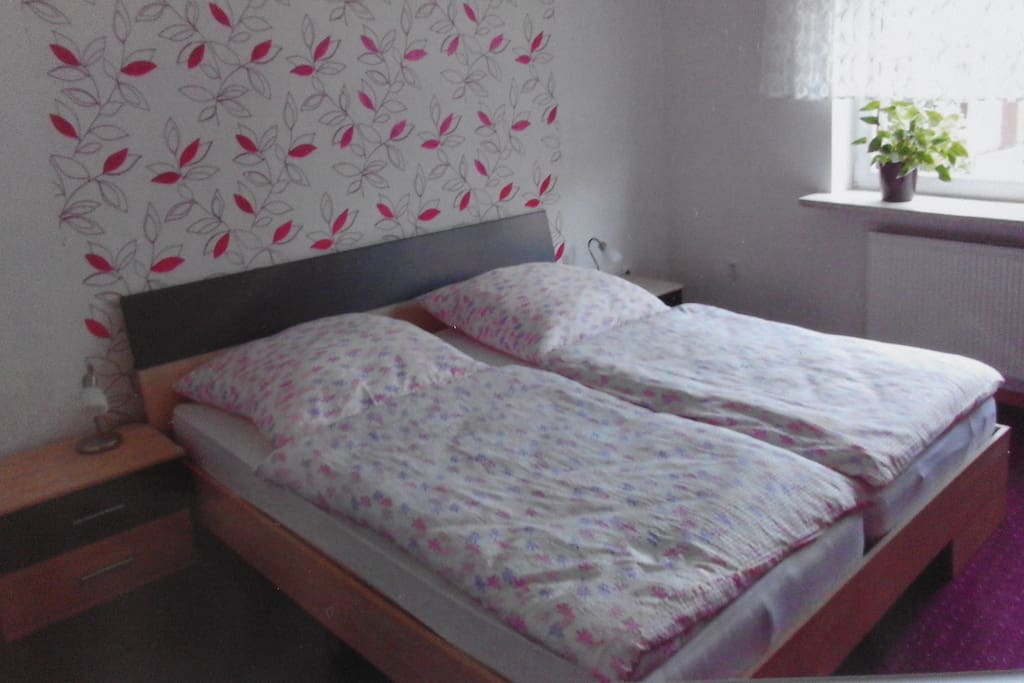 Schlafzimmer 1