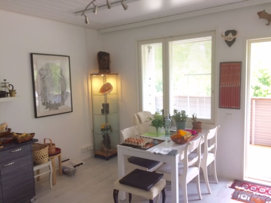 Dining table for 4-6 persons. Plates and cutlery available.