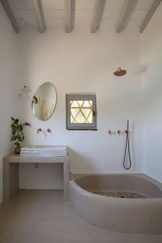 Peristeronas house – Comfort by the sea gallery image 3