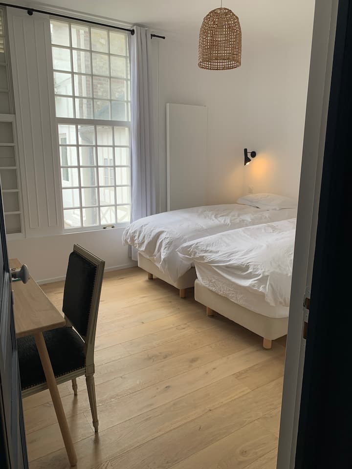 Dhoma e gjumit e miqve